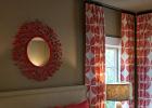 Coral color in the living room: courage, brightness, combinations