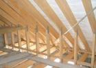 The structure of the attic roof rafter system How to attach a rack to the attic roof beam