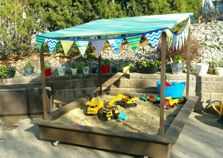 Children's sandbox for giving do-it-yourself